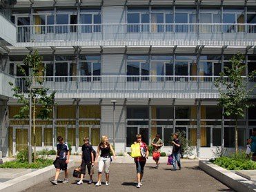 Schule in Großaufnahme Schule in Großaufnahme